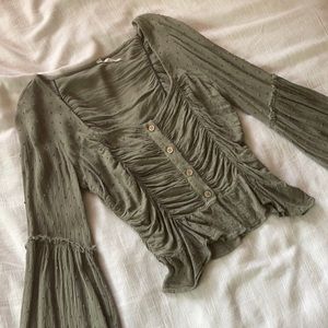 Green long sleeve crop top